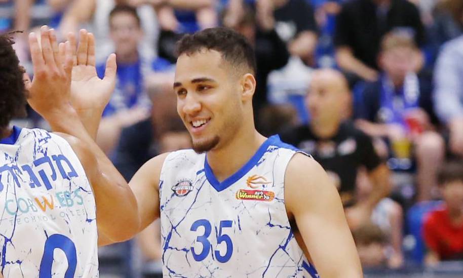 צפו: איתן בורג החזיר את הרצליה לתלם