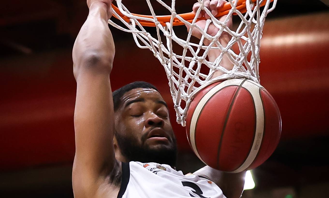 צפו: קסיוס סטנלי התעלה מול נס ציונה