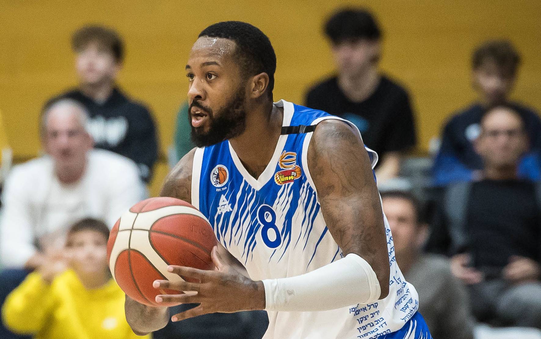 צפו: דאבל-דאבל מרשים לאייזיה מיילס