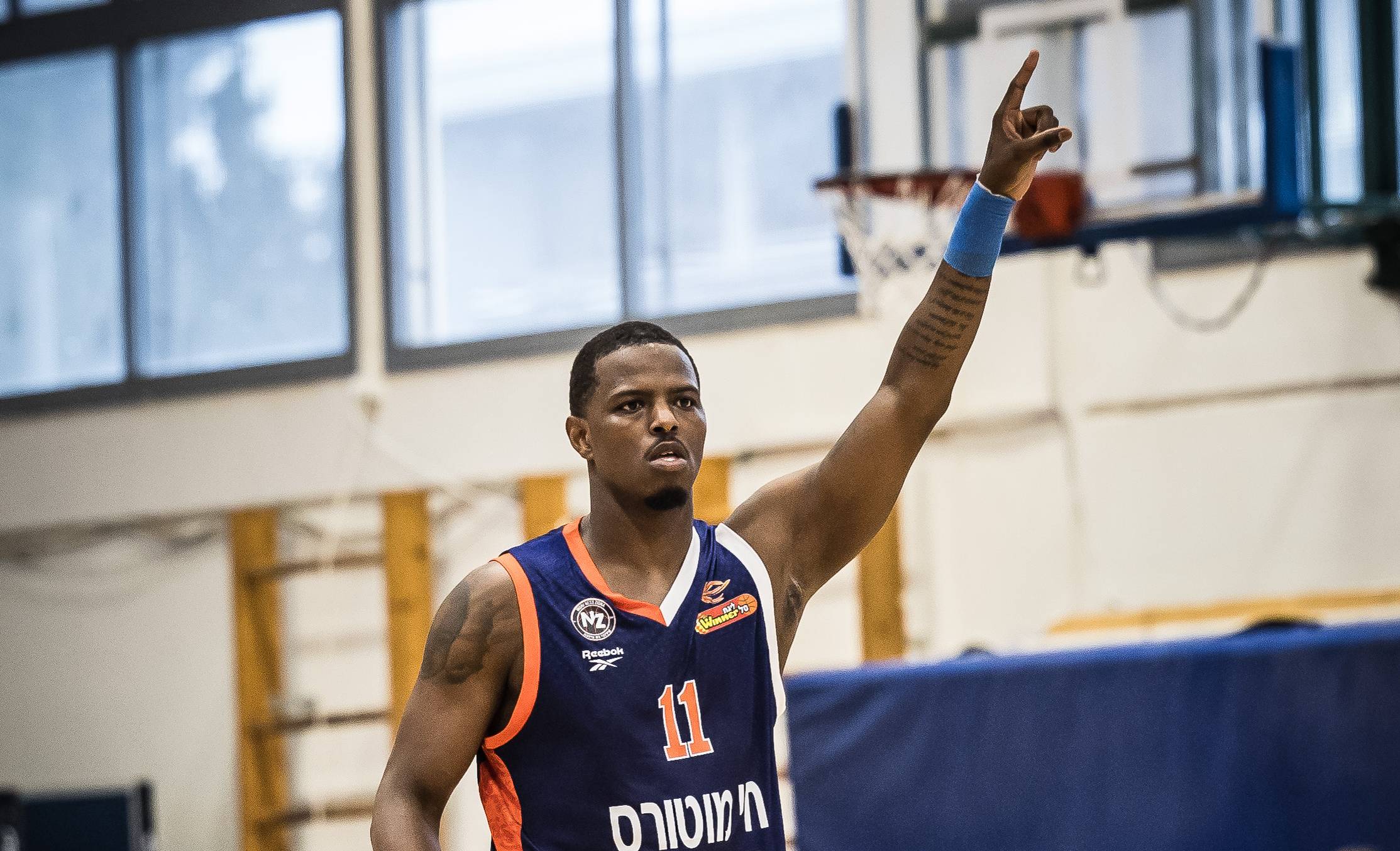 צפו: ערב אישי מדהים לאייזיה ווייטהד