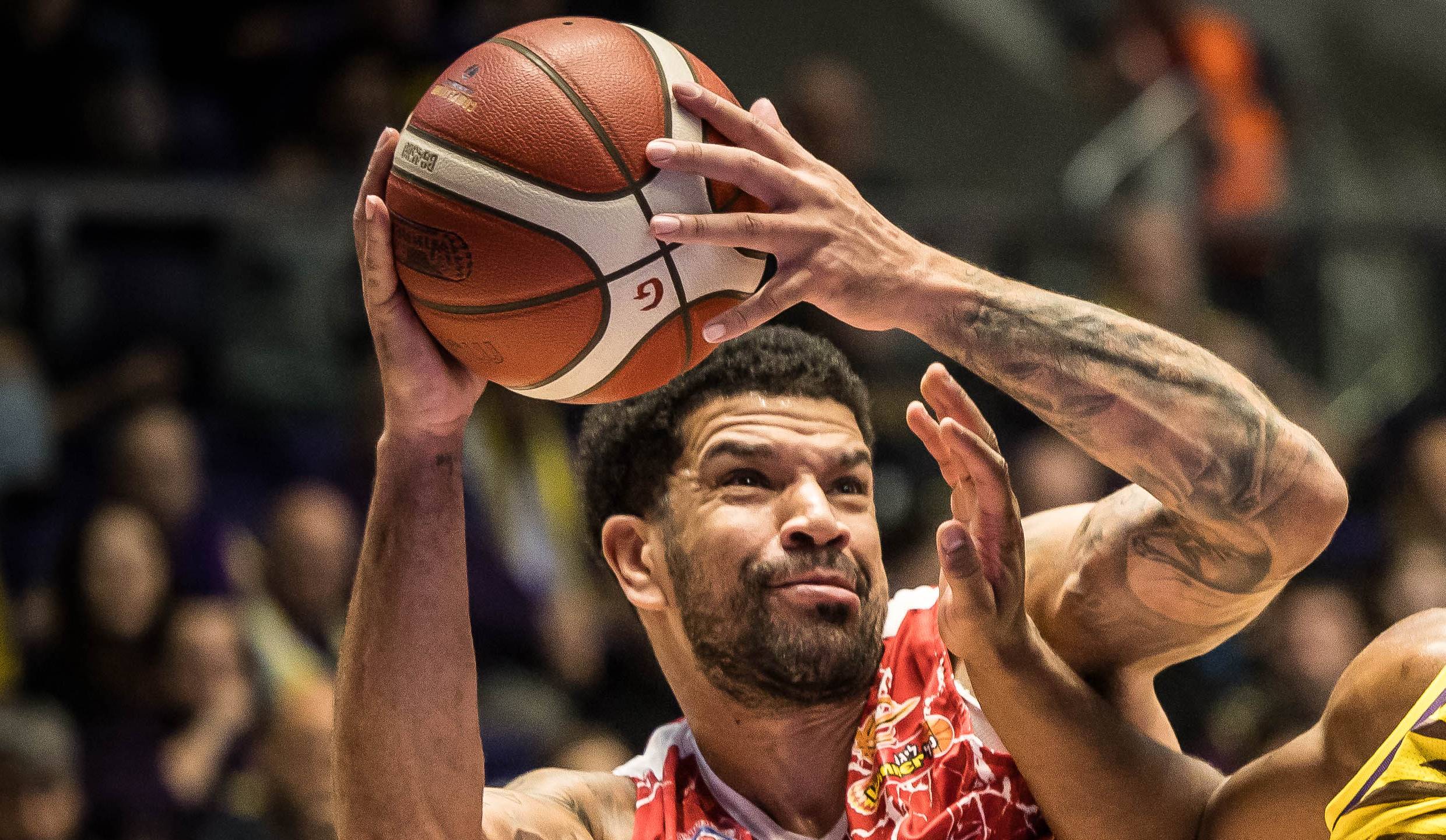 צפו: הופעת וינטאג' של ג'יימס פלדין