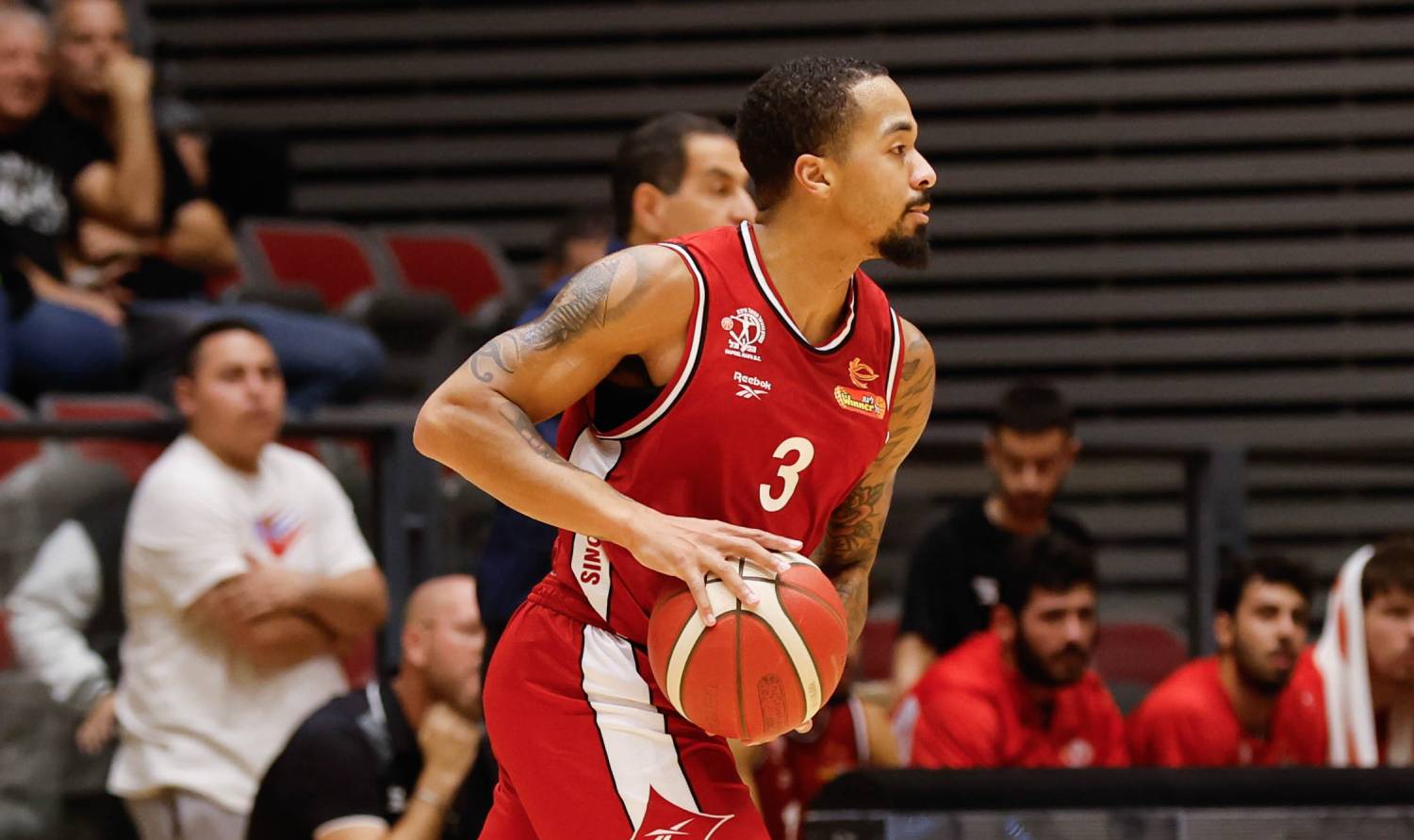 ג'ון דייויס העניק לחיפה ניצחון בכורה