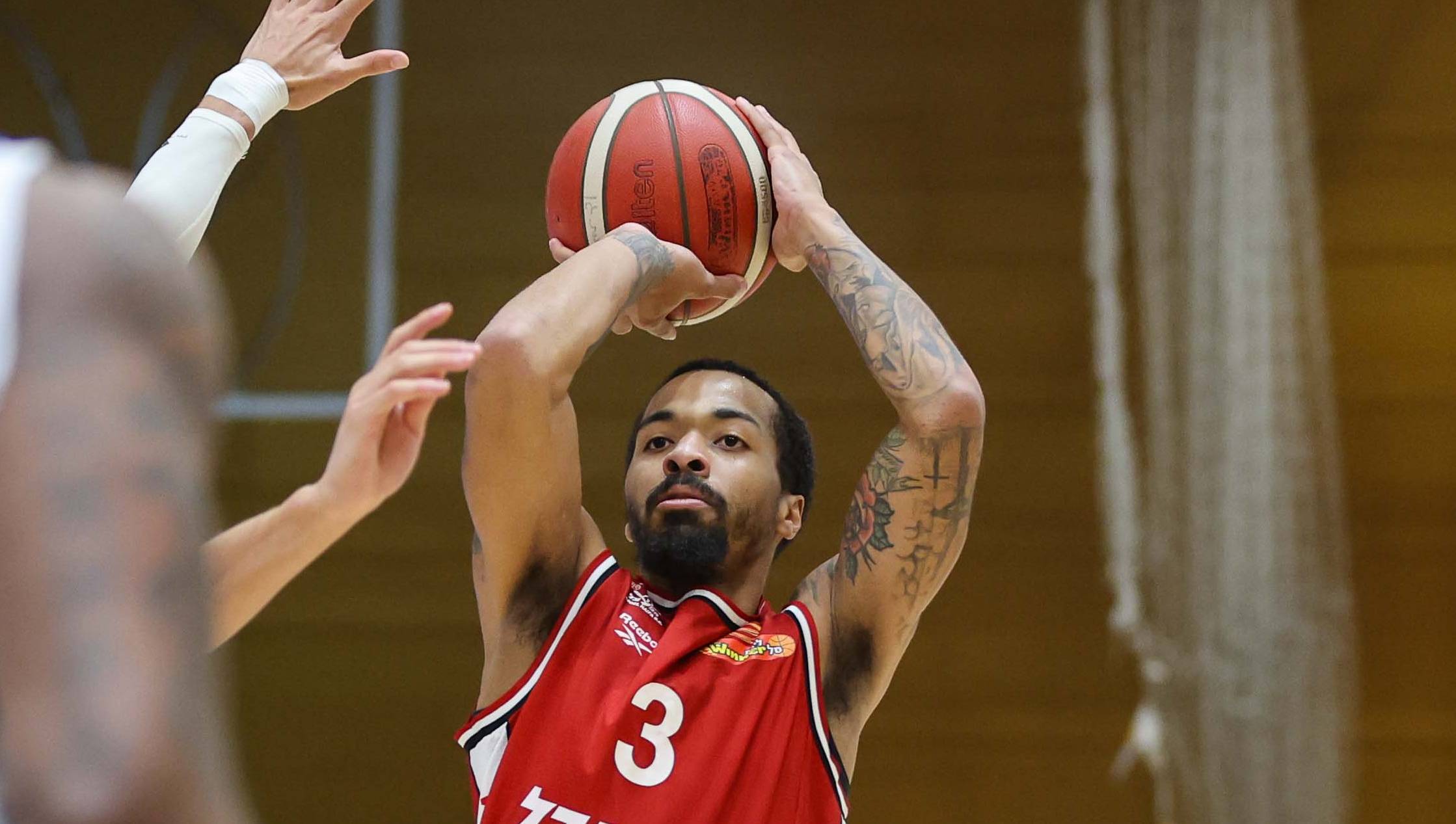 צפו: ג'ון דייויס שוב כיכב במאני טיים