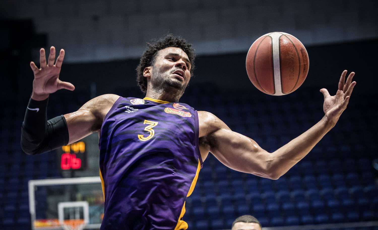 צפו: בכורה ביתית נהדרת לג'סטין סמית'