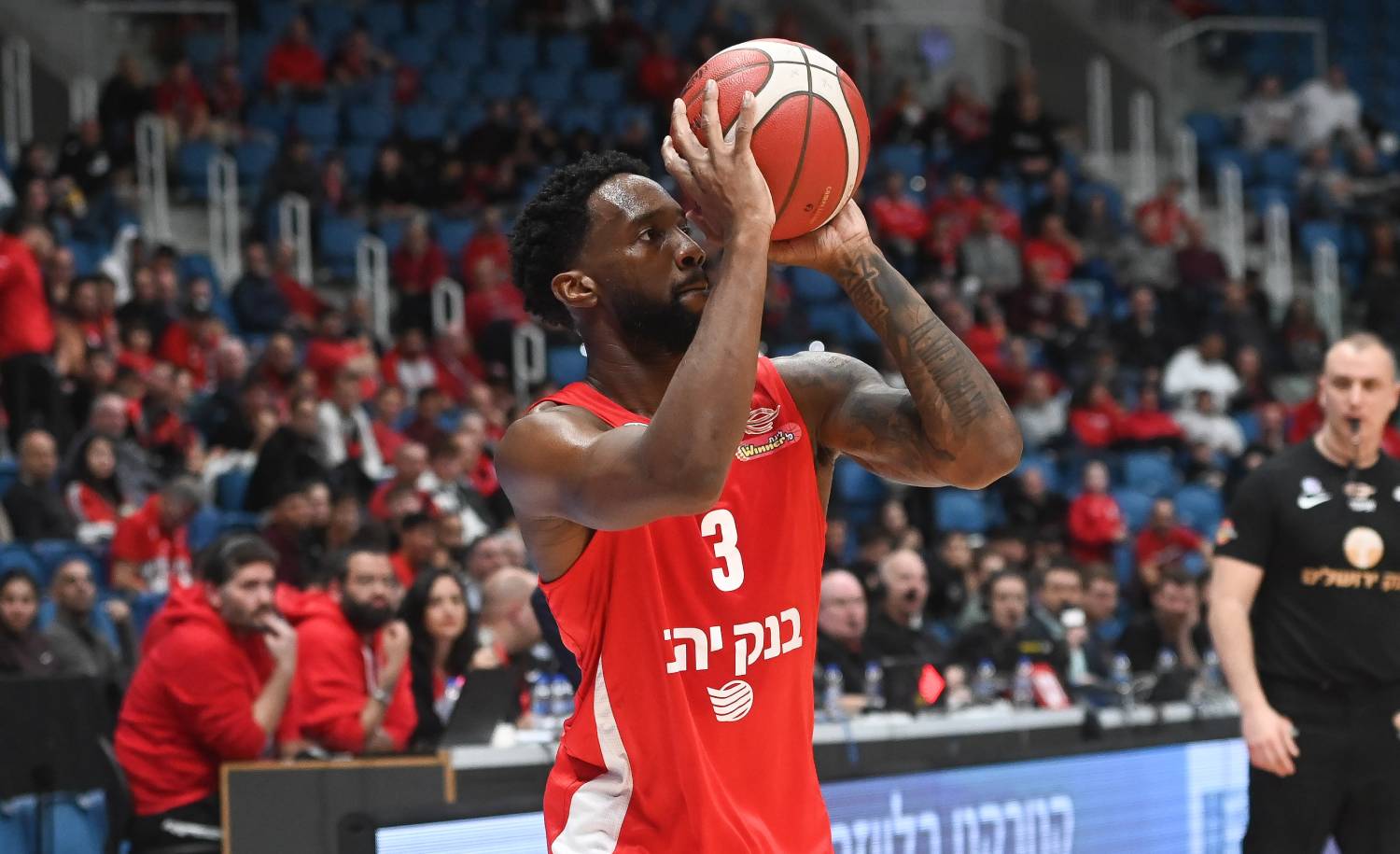 צפו: קאדין קרינגטון נכנס מהר לקצב