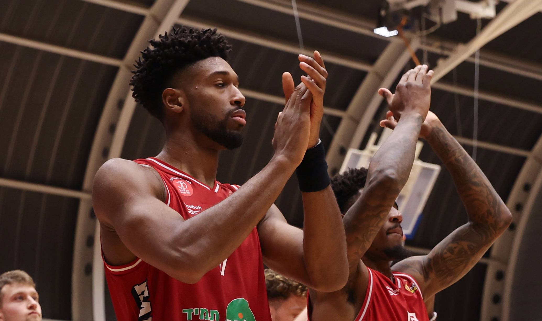 צפו: עוד ערב מרשים בצבע לקייל אלכסנדר