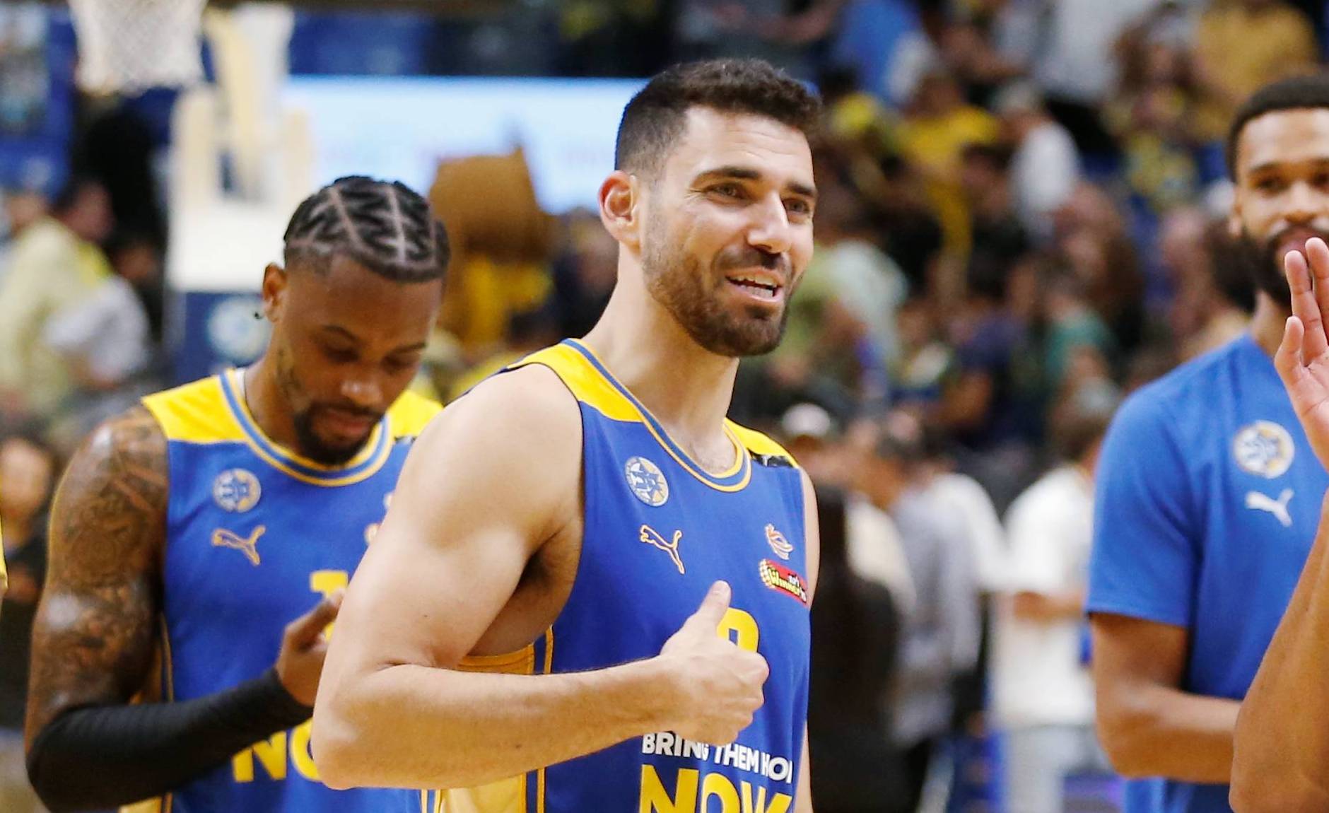 צפו: רפי מנקו התחמם לחצי הגמר