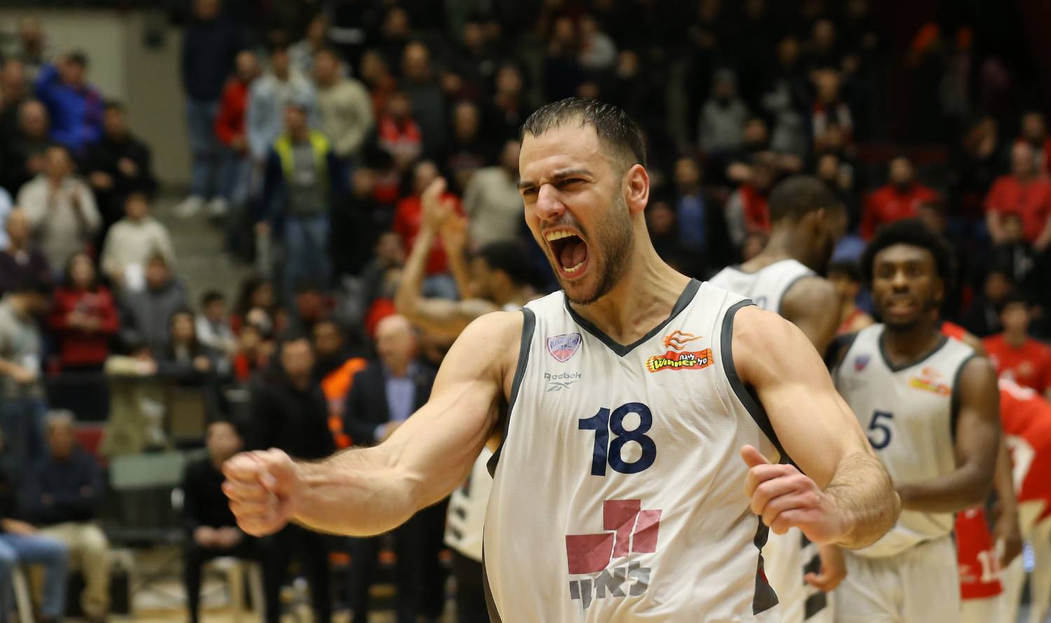 צפו: דאבל-דאבל ראשון וסל ניצחון לרז אדם