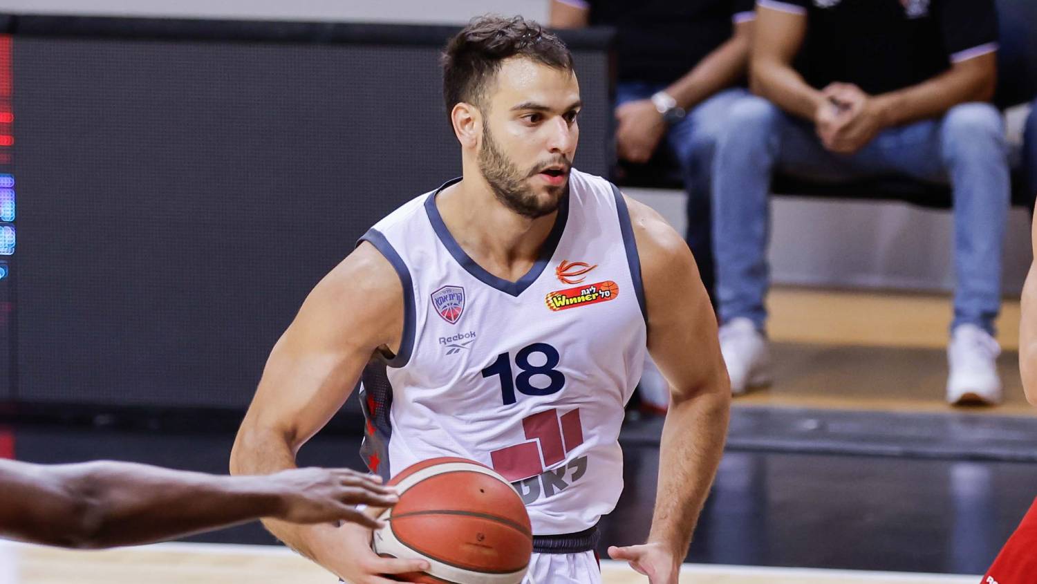 צפו: רז אדם ממשיך במגמת העלייה