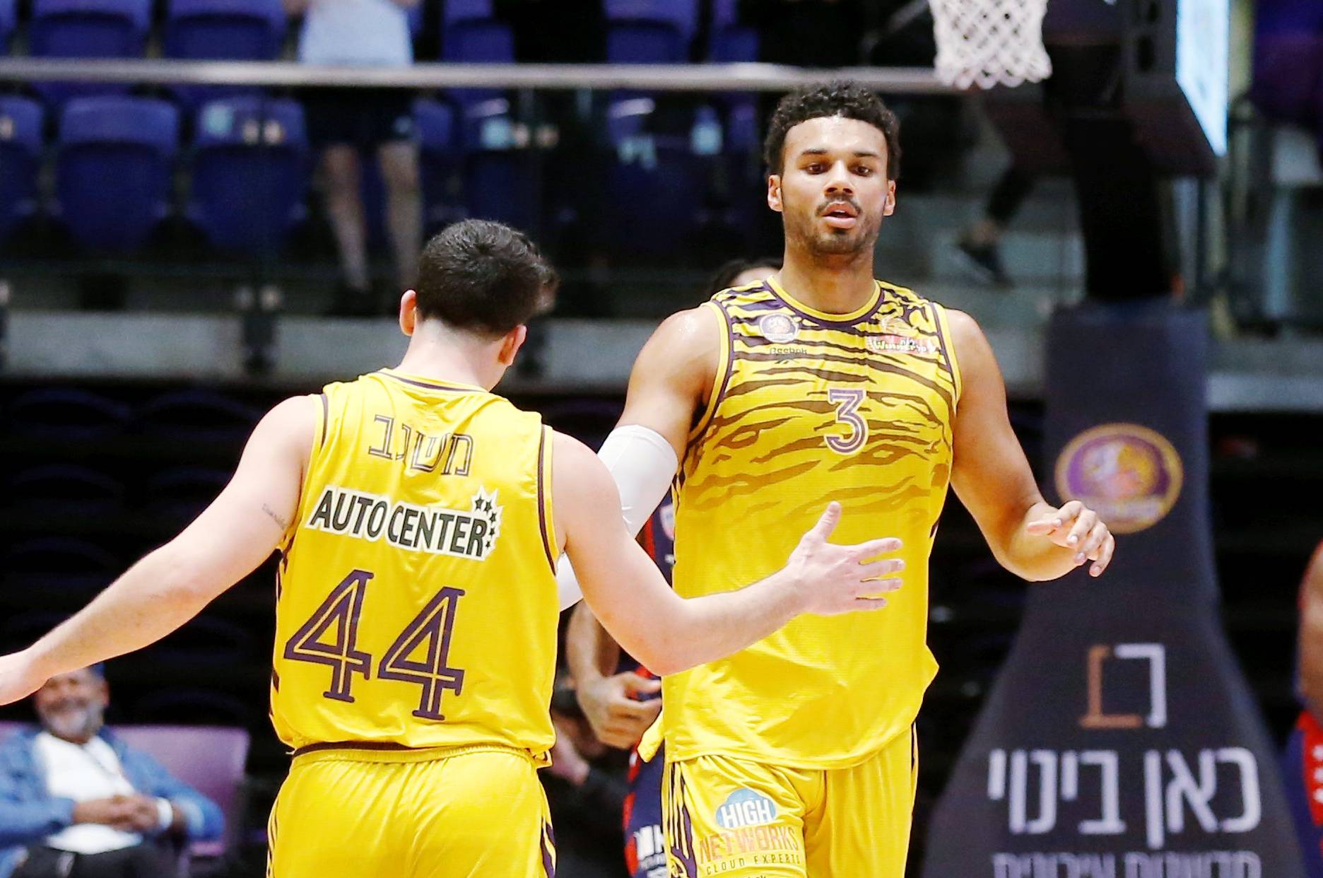 צפו: שואו טיים של ג'סטין סמית' בחולון