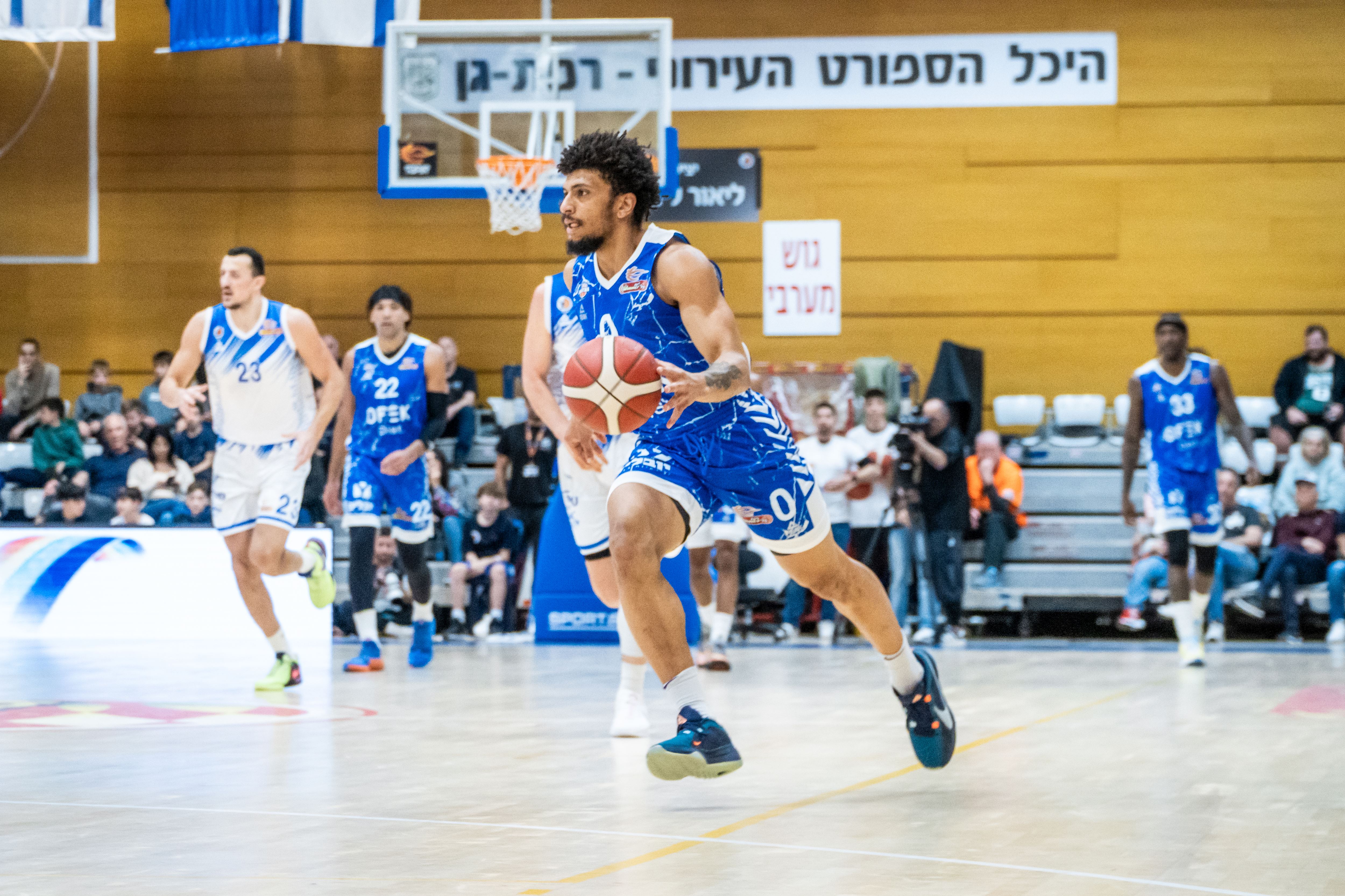 צפו: בכורה מוצלחת למייק מקגורל בהרצליה