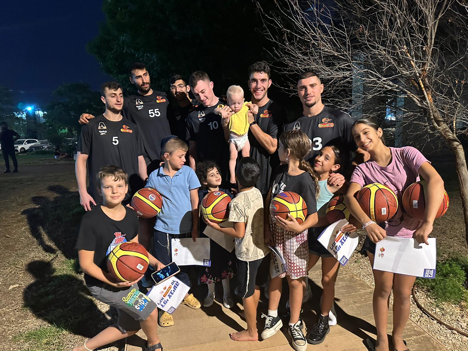 הפועל עפולה ערכה פעילות הפגה עם ילדים