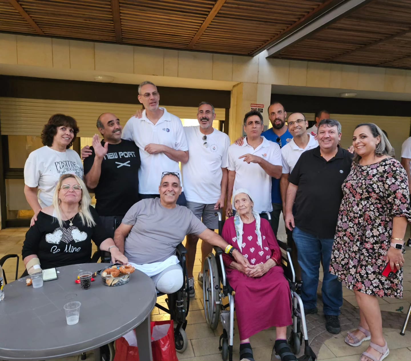 נבחרת הוותיקים ביקרה בבית החולים שיבא