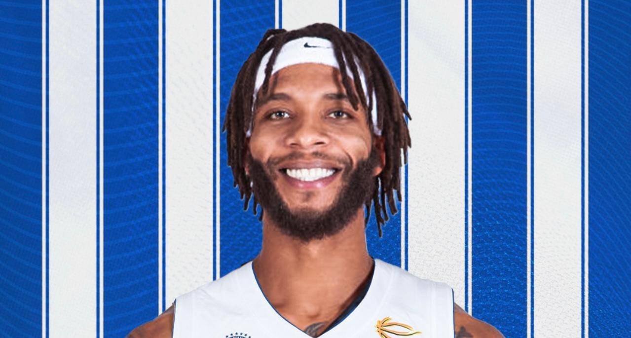 שב ארצה: אדריאן בנקס חתם בהרצליה