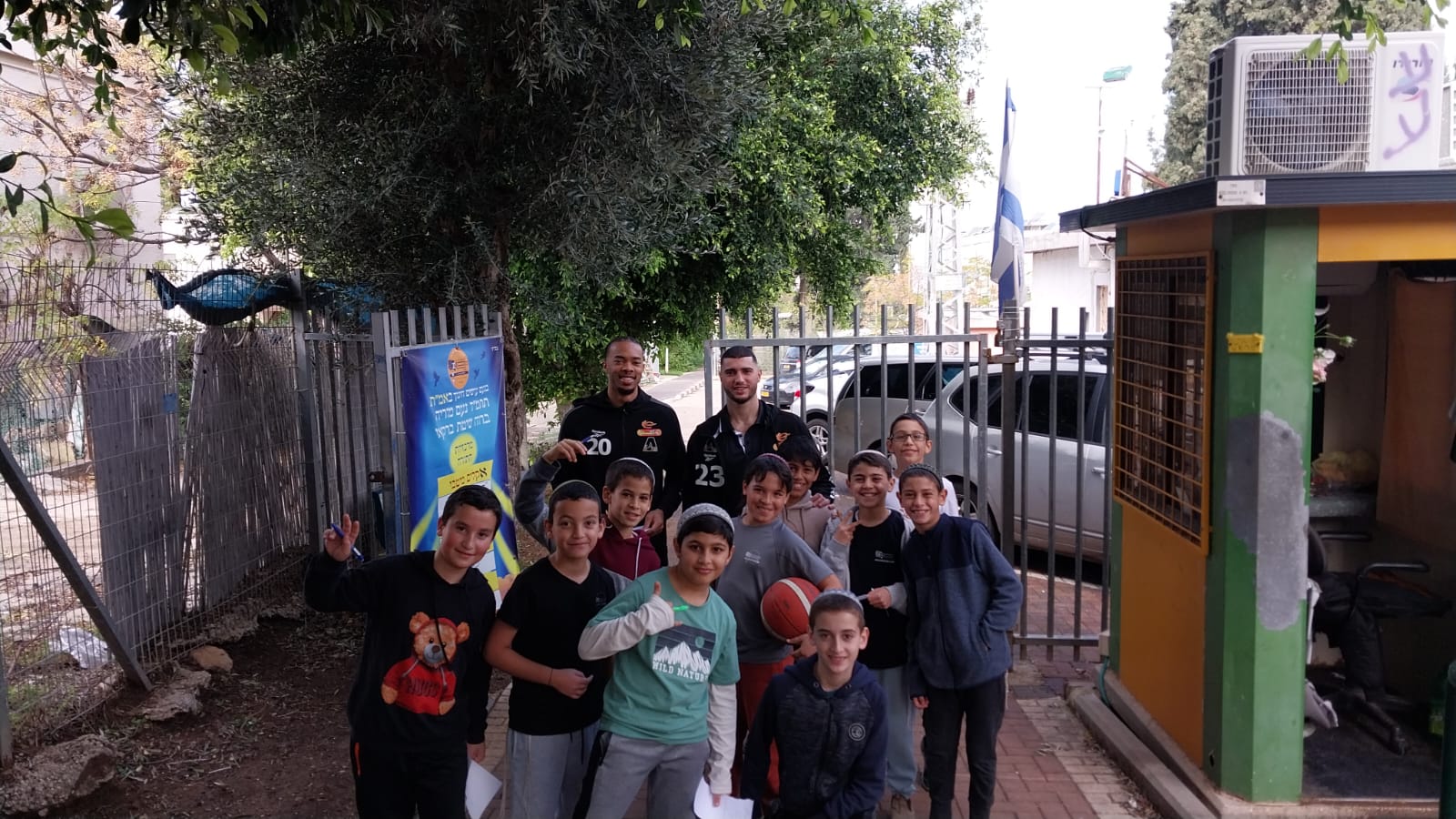 "שנזכה לאהבה על המגרש ומחוצה לו"