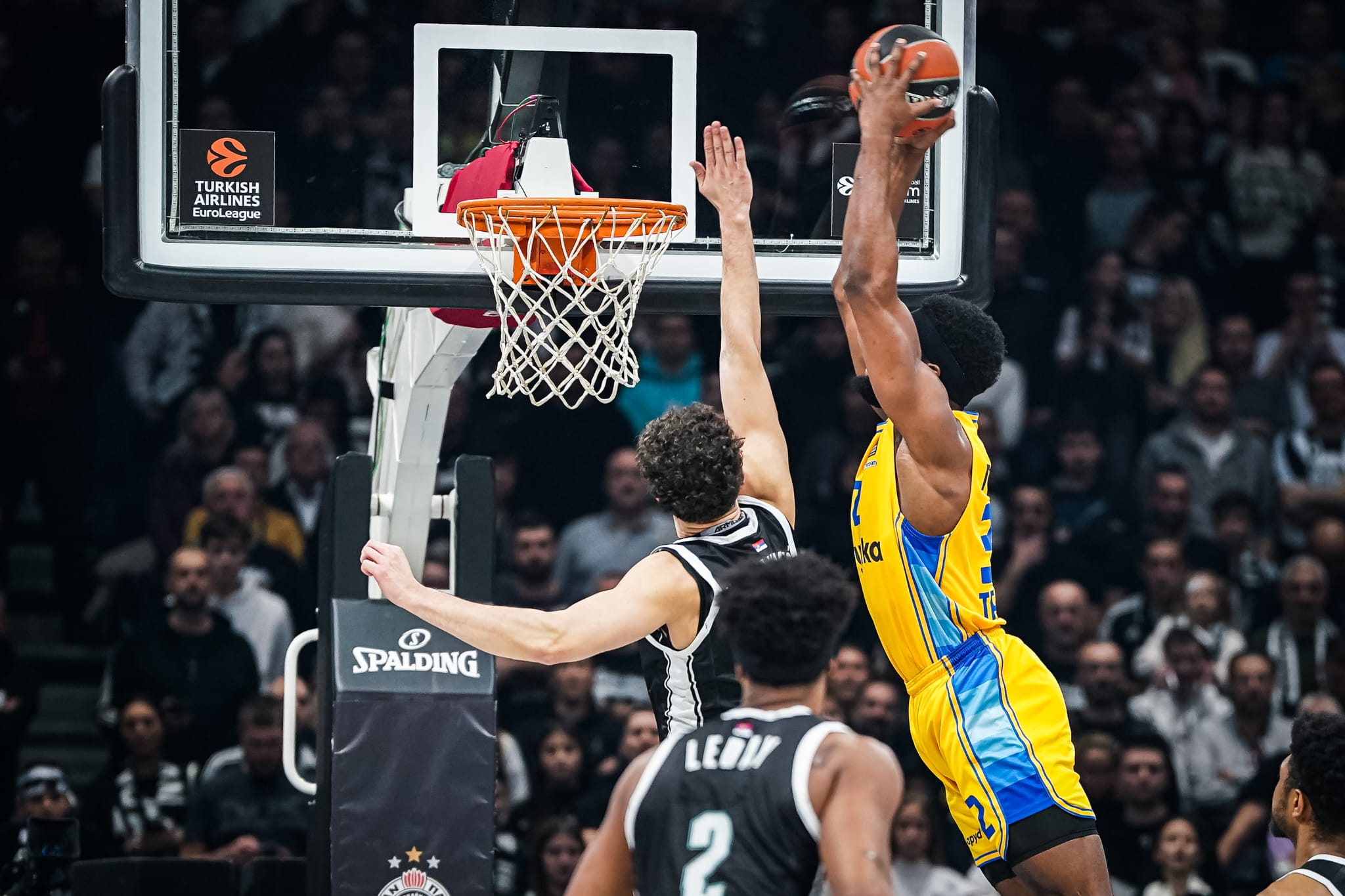 יורוליג: הפסד כואב לצהובים בבלגרד