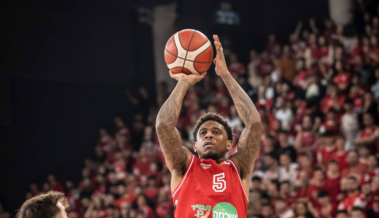 צפו: הופעת ענק של אקסבייר מנפורד