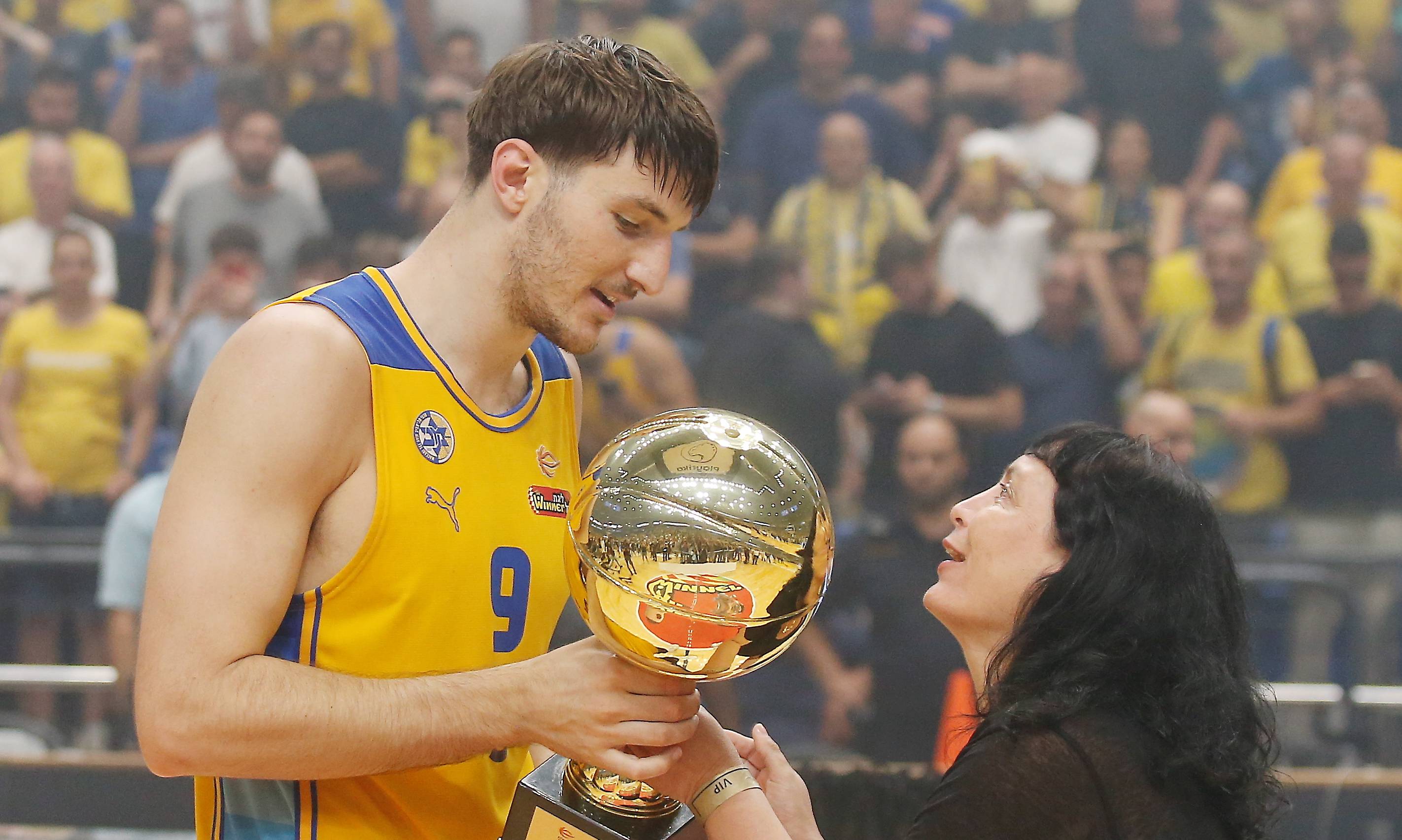 צפו: רומן סורקין נבחר ל-MVP של הגמר