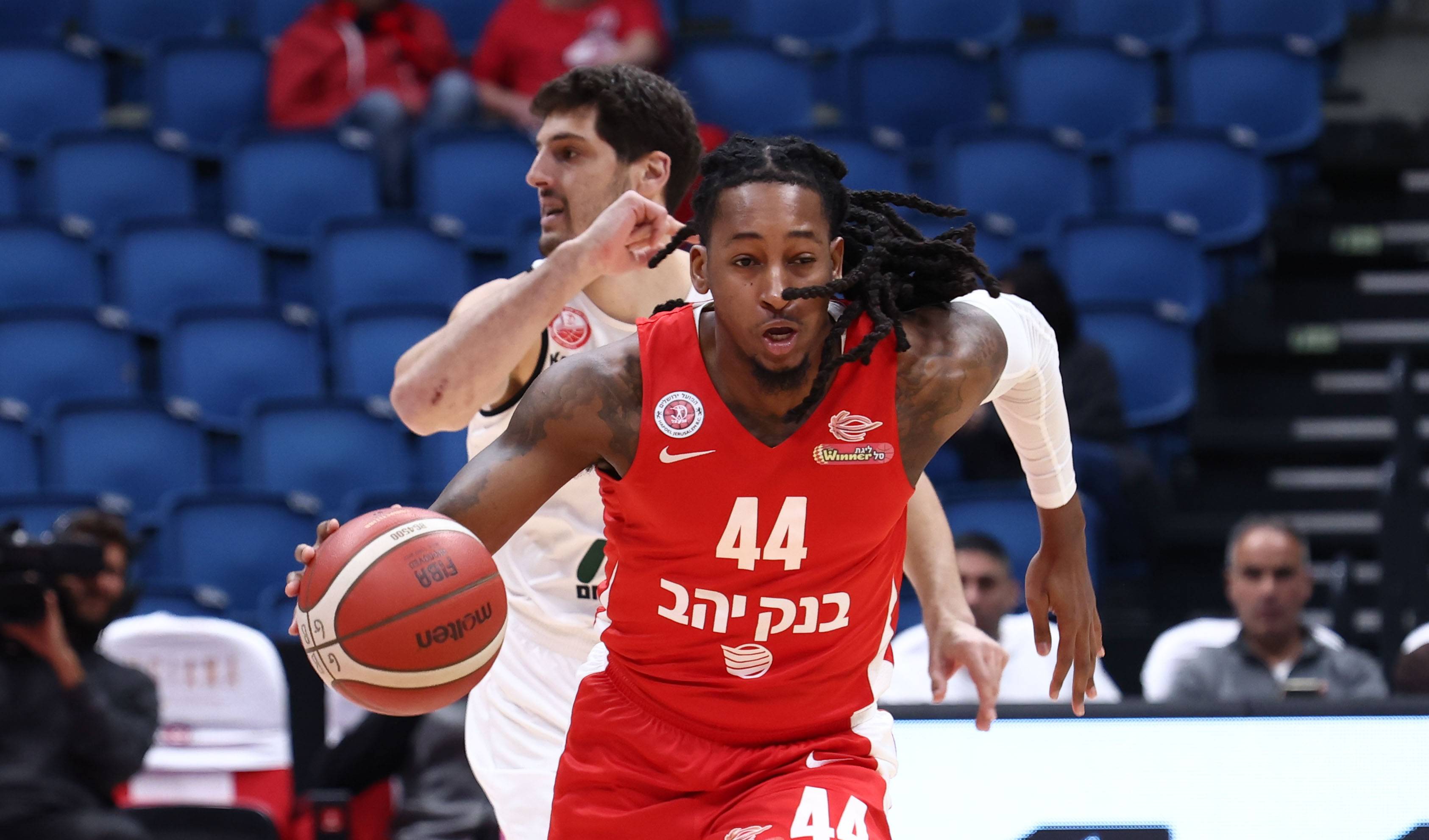 צפו: ספידי סמית' חזר לפיס ארנה בסערה