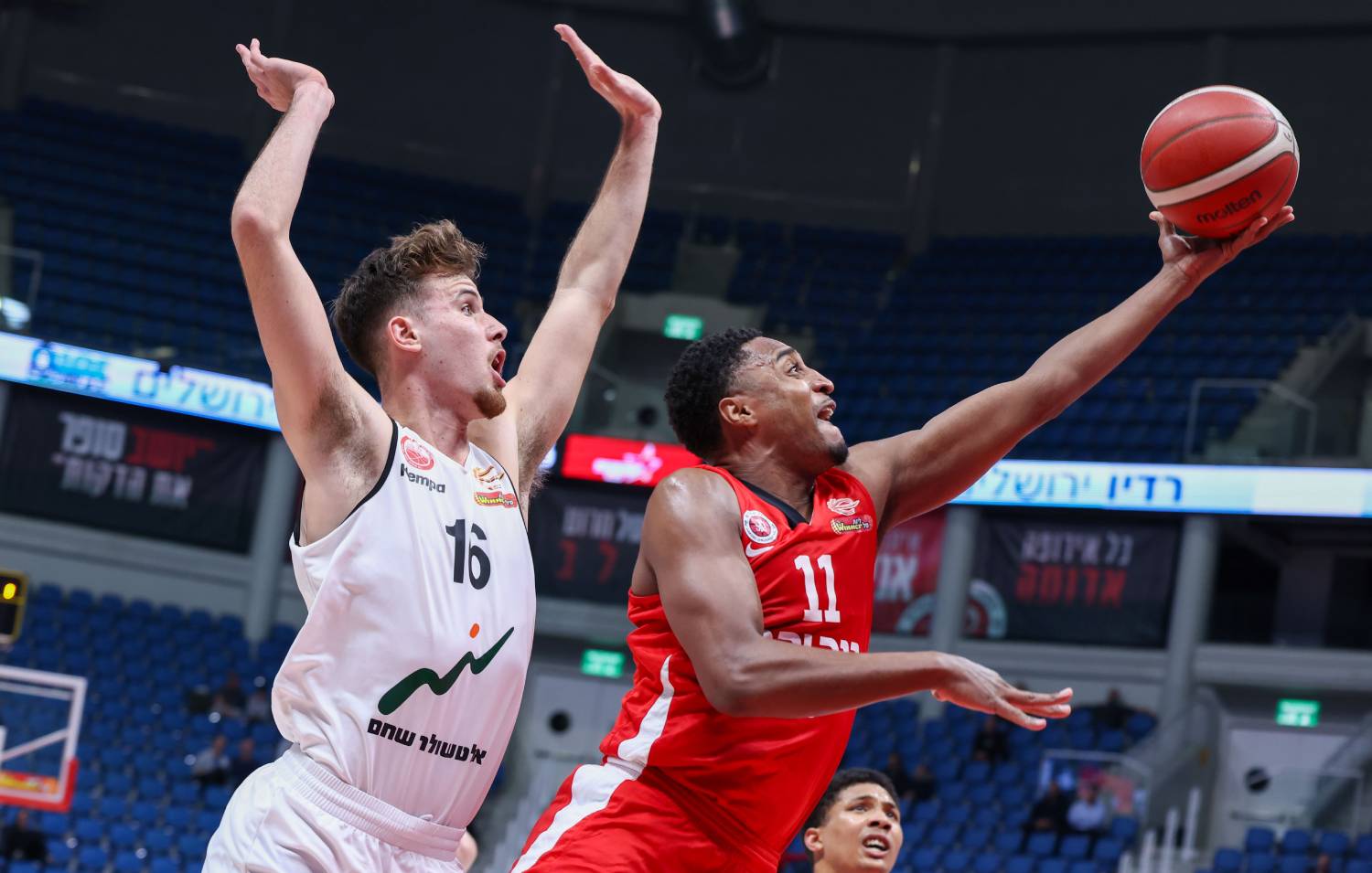 צפו: בכורה ביתית מוצלחת לברינטון למאר