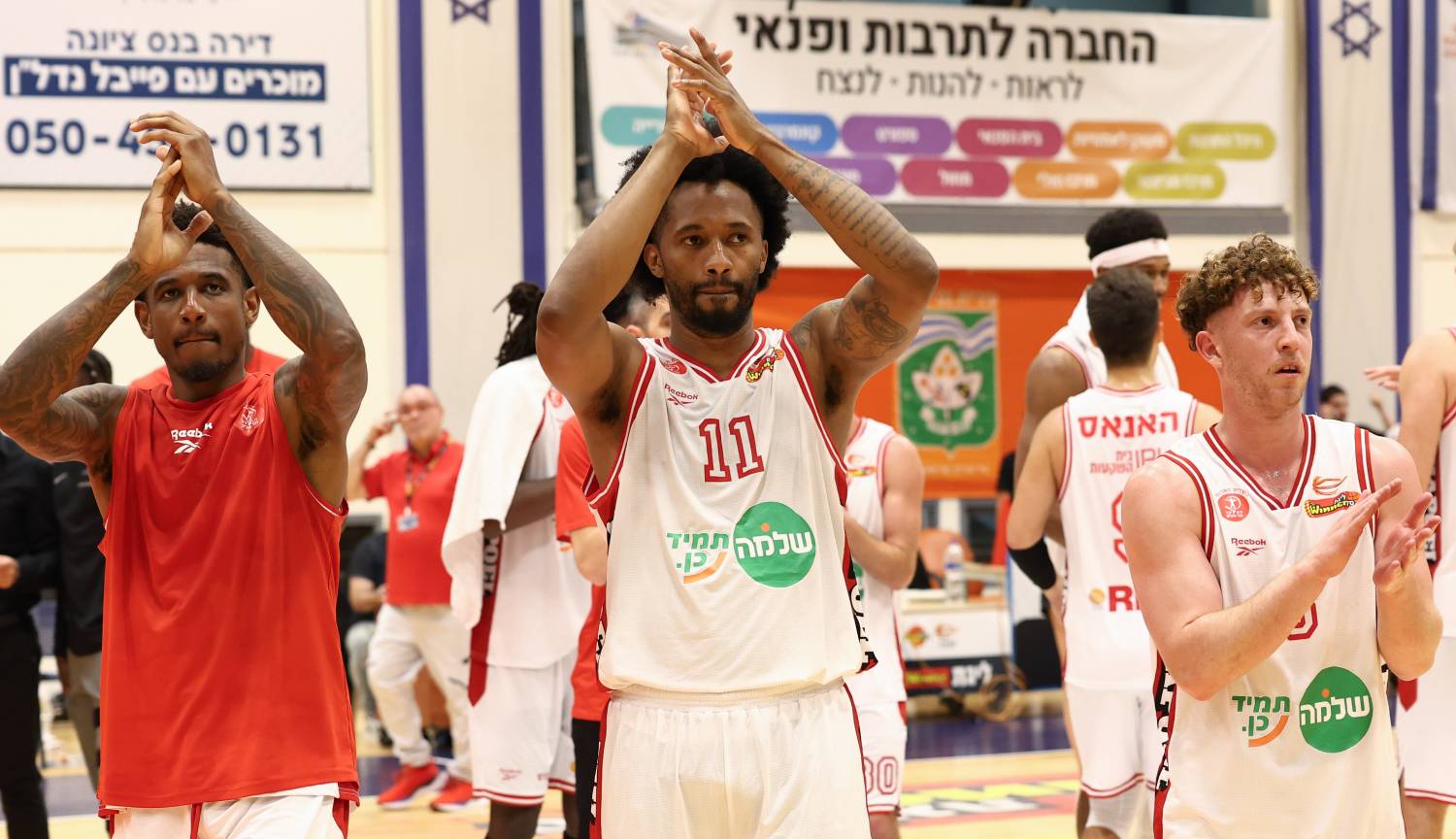 צפו: בריאן אנגולה הרשים בלב המושבה