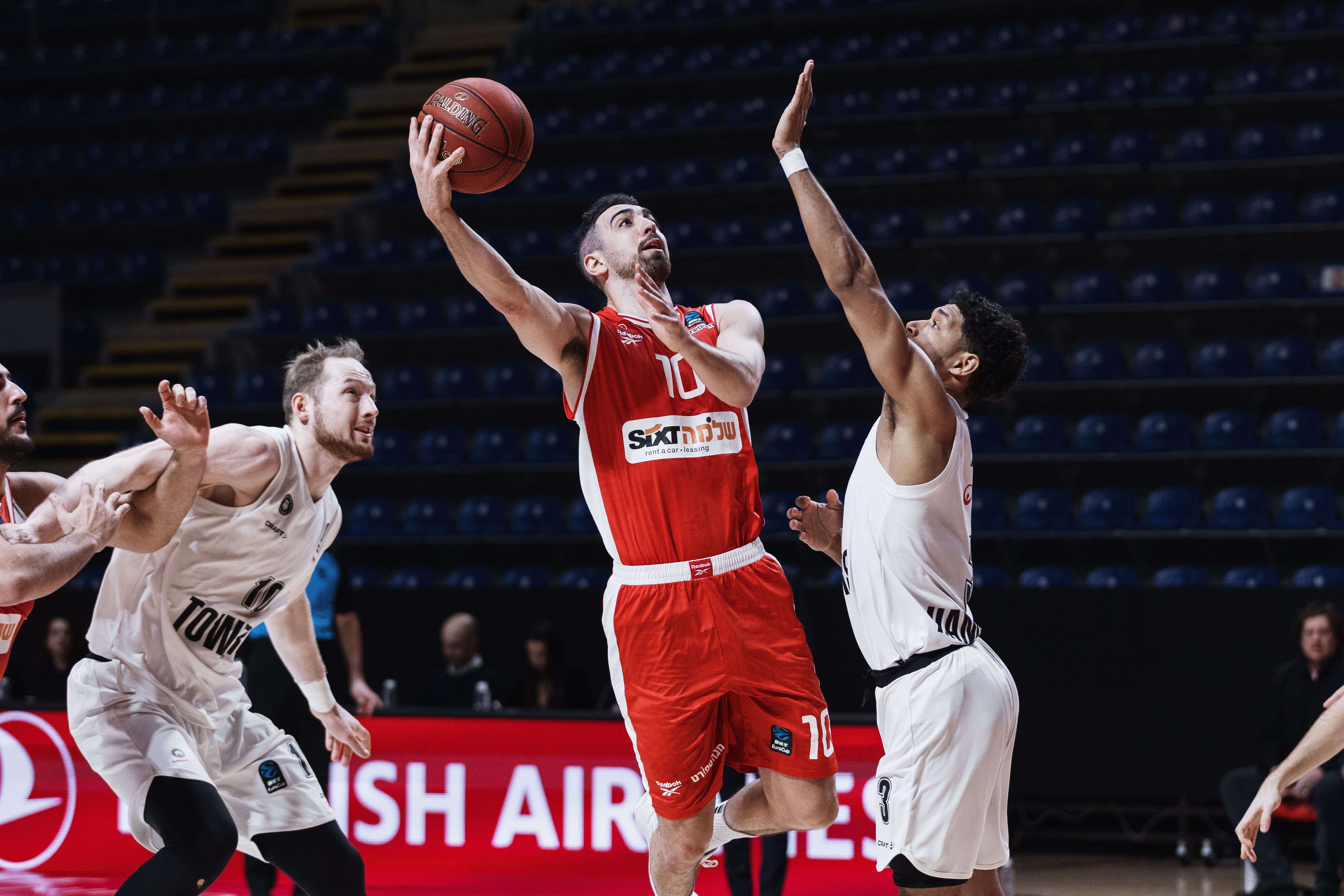 יורוקאפ: ניצחון שישי ברציפות לאדומים