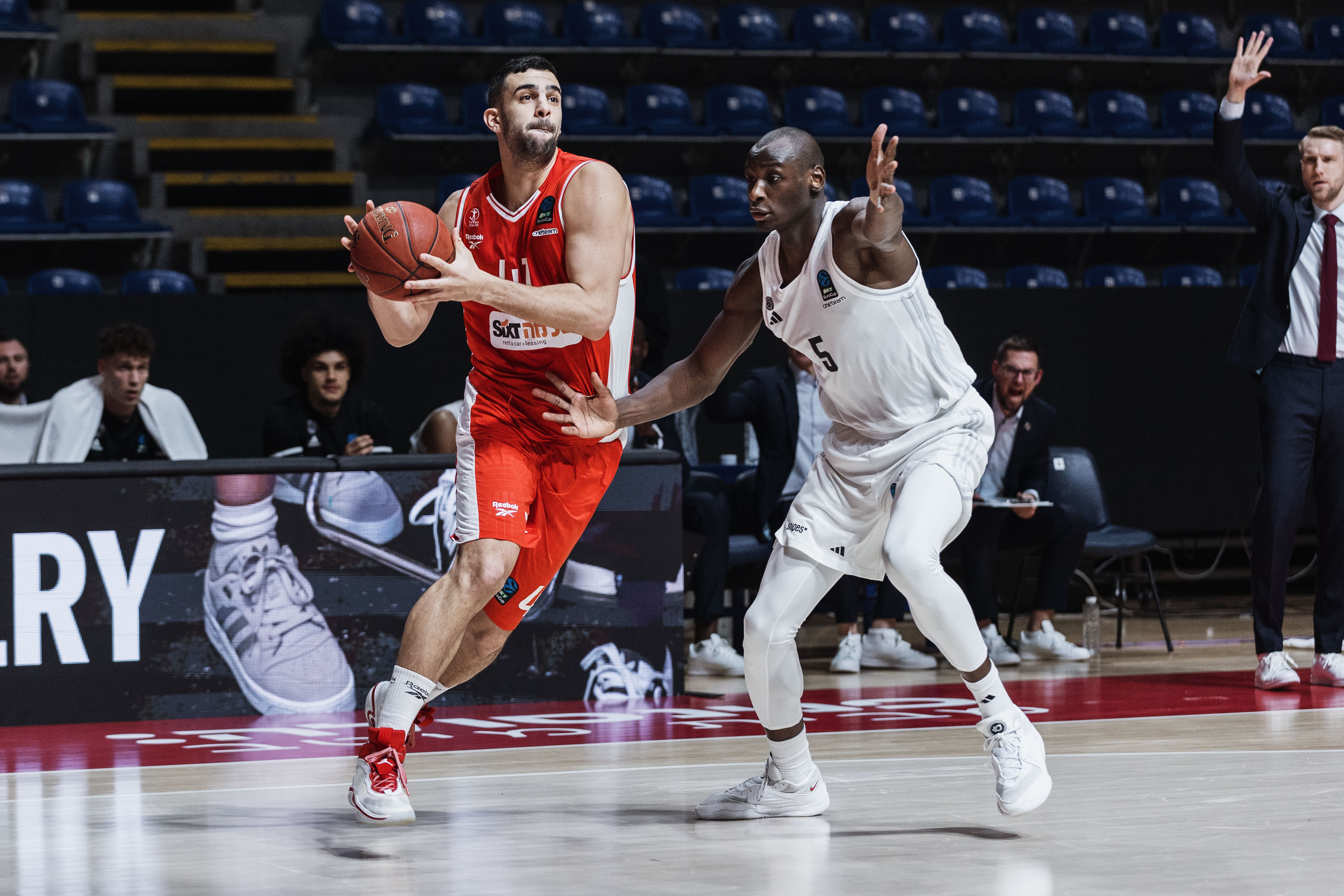 יורוקאפ: הפועל ת"א נכנעה לפאריס