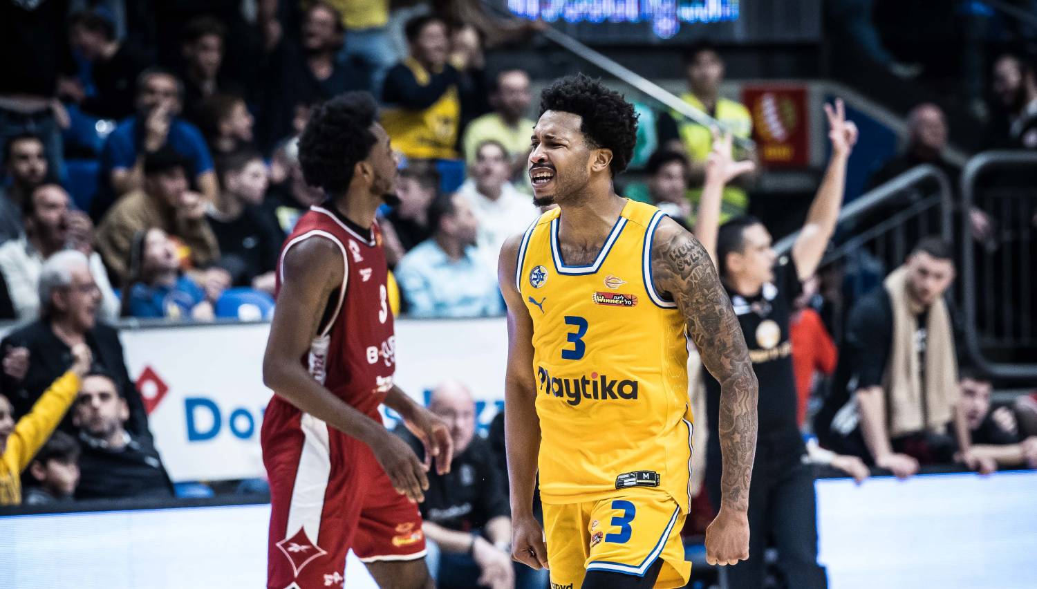 צפו: ג'יילן אדאמס כיכב במותחן בהיכל