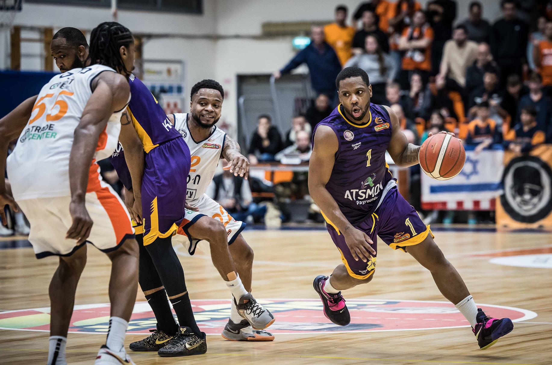 רגלנד שמר את האלופה במקום השלישי