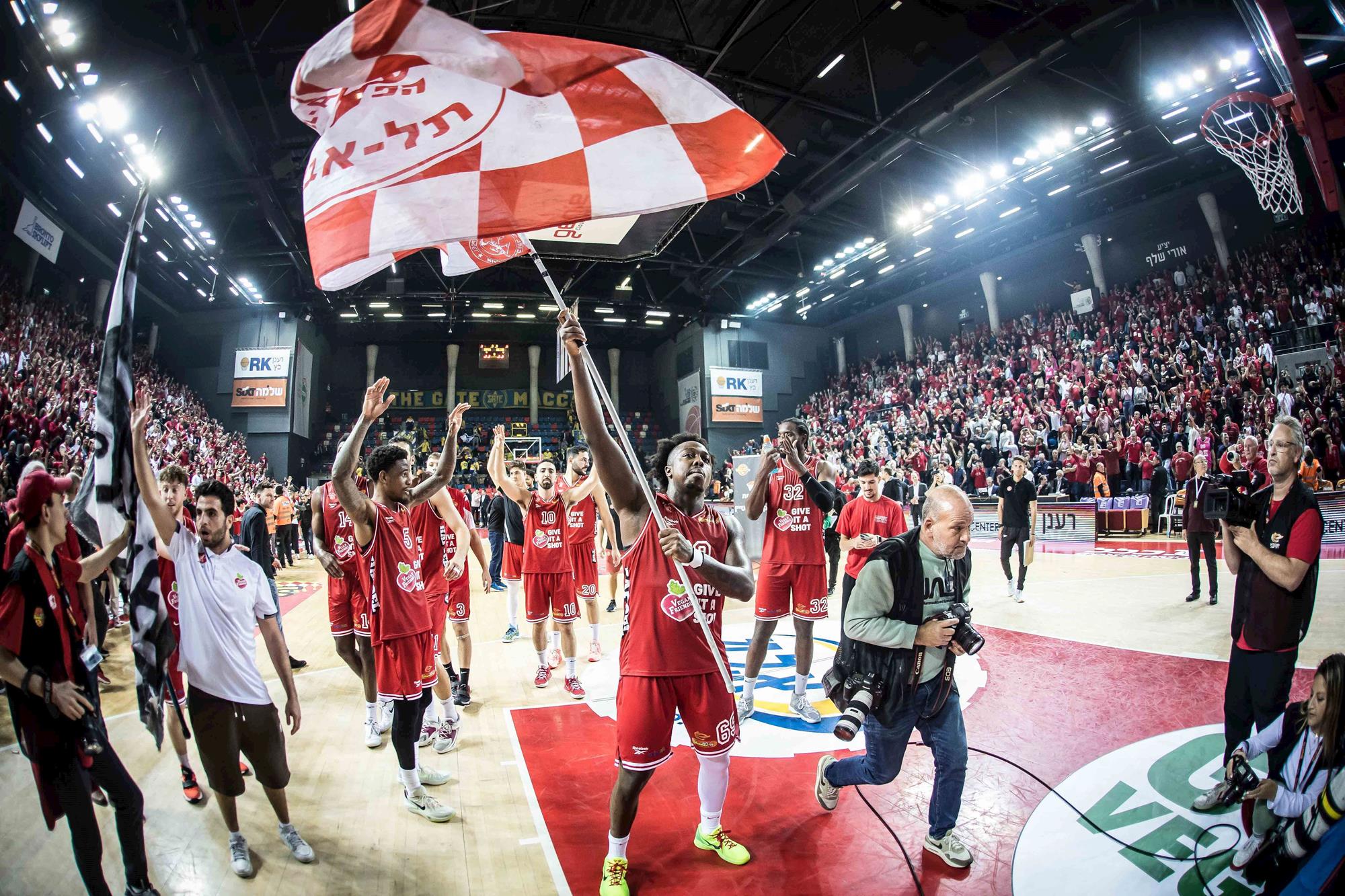 האדומים בפסגה אחרי קאמבק גדול בדרבי