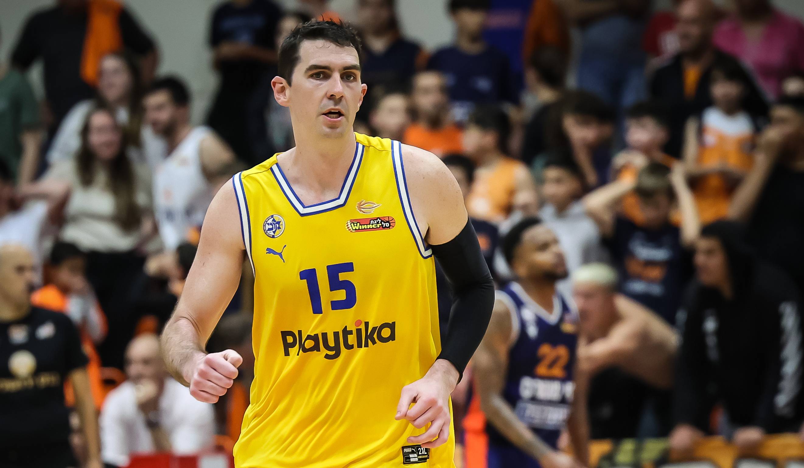 צפו: ג'ייק כהן חגג בצבע בלב המושבה