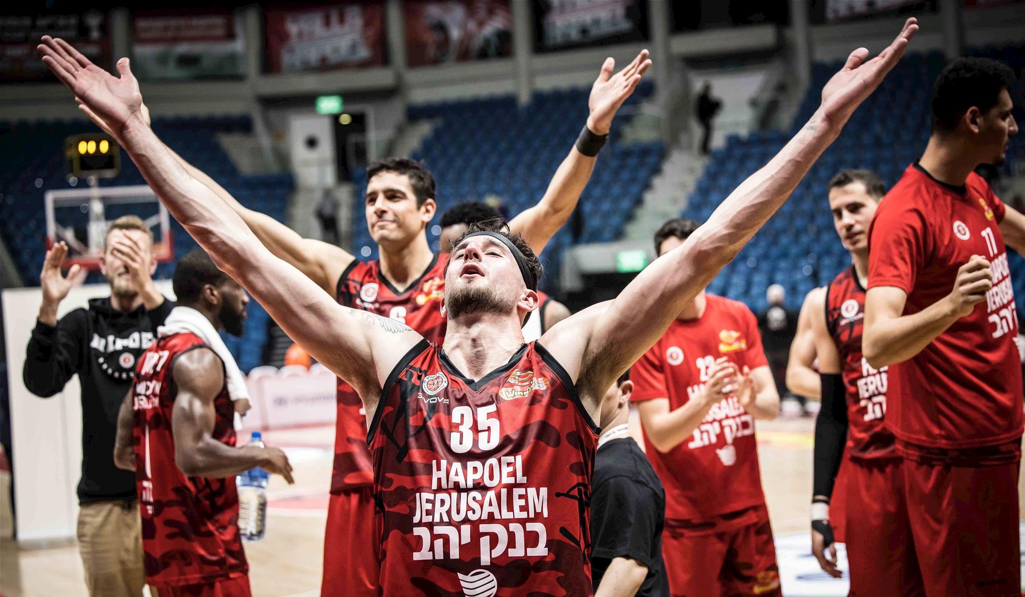 צפו: הפוסטר של הנקינס בפסגת המצעד