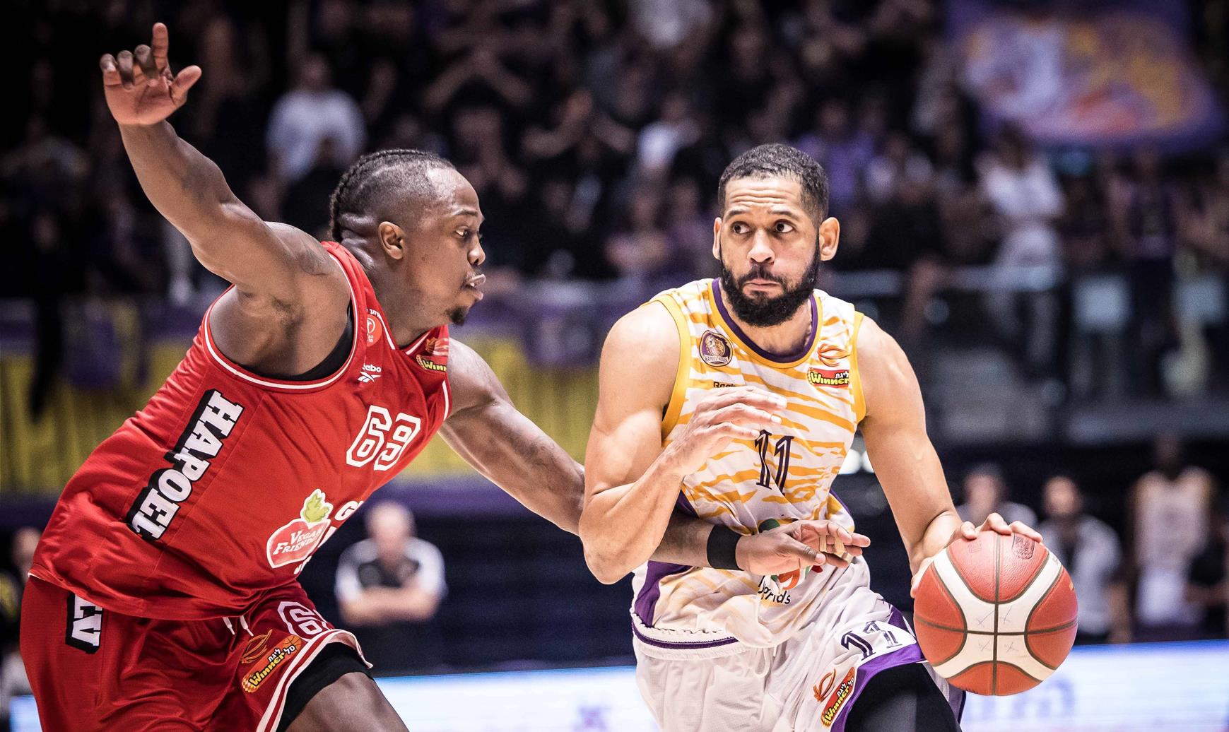 צפו: סי.ג'יי האריס המשיך את המומנטום