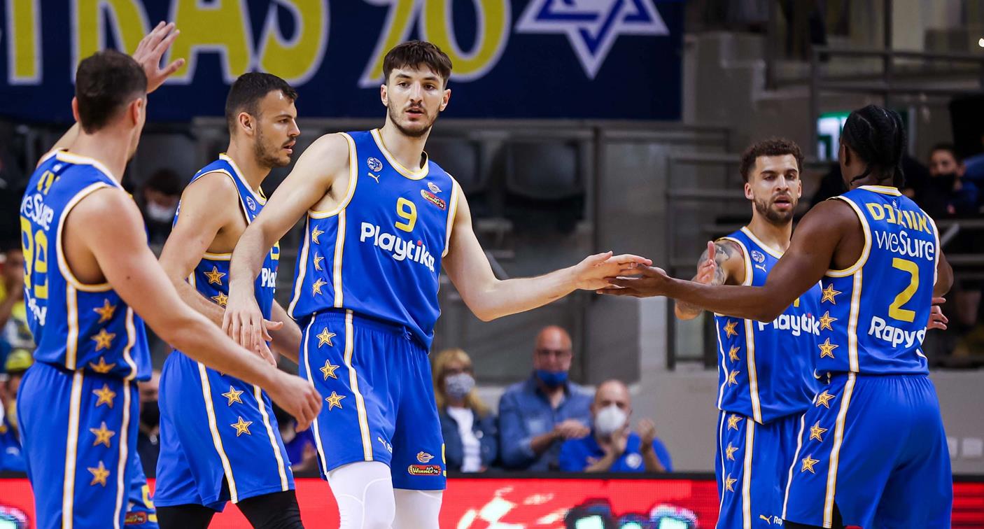 צפו: מופע ההטבעות של רומן סורקין בחיפה