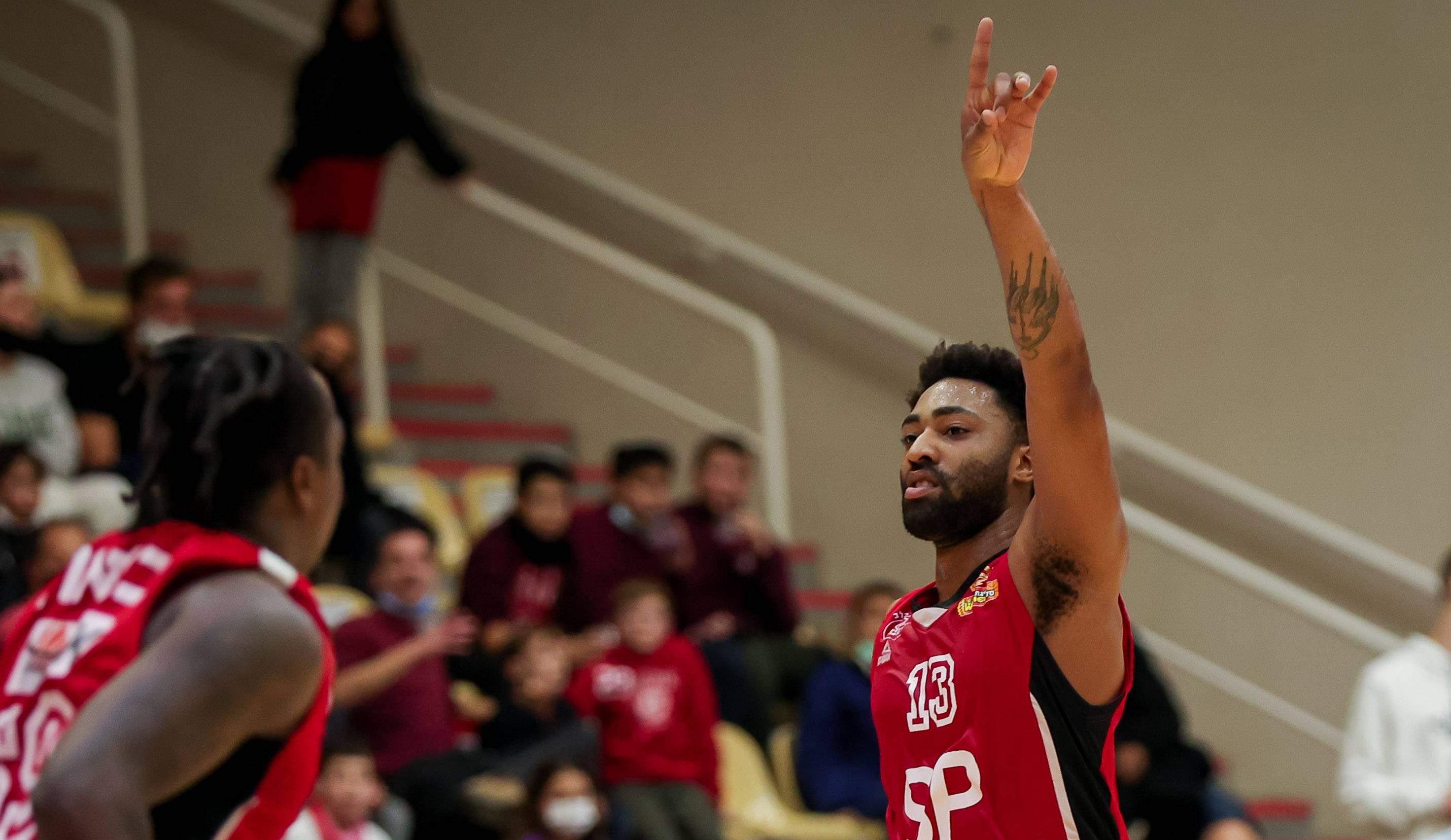 צפו: שיא קריירה במדד לג'יימס יאנג הלוהט