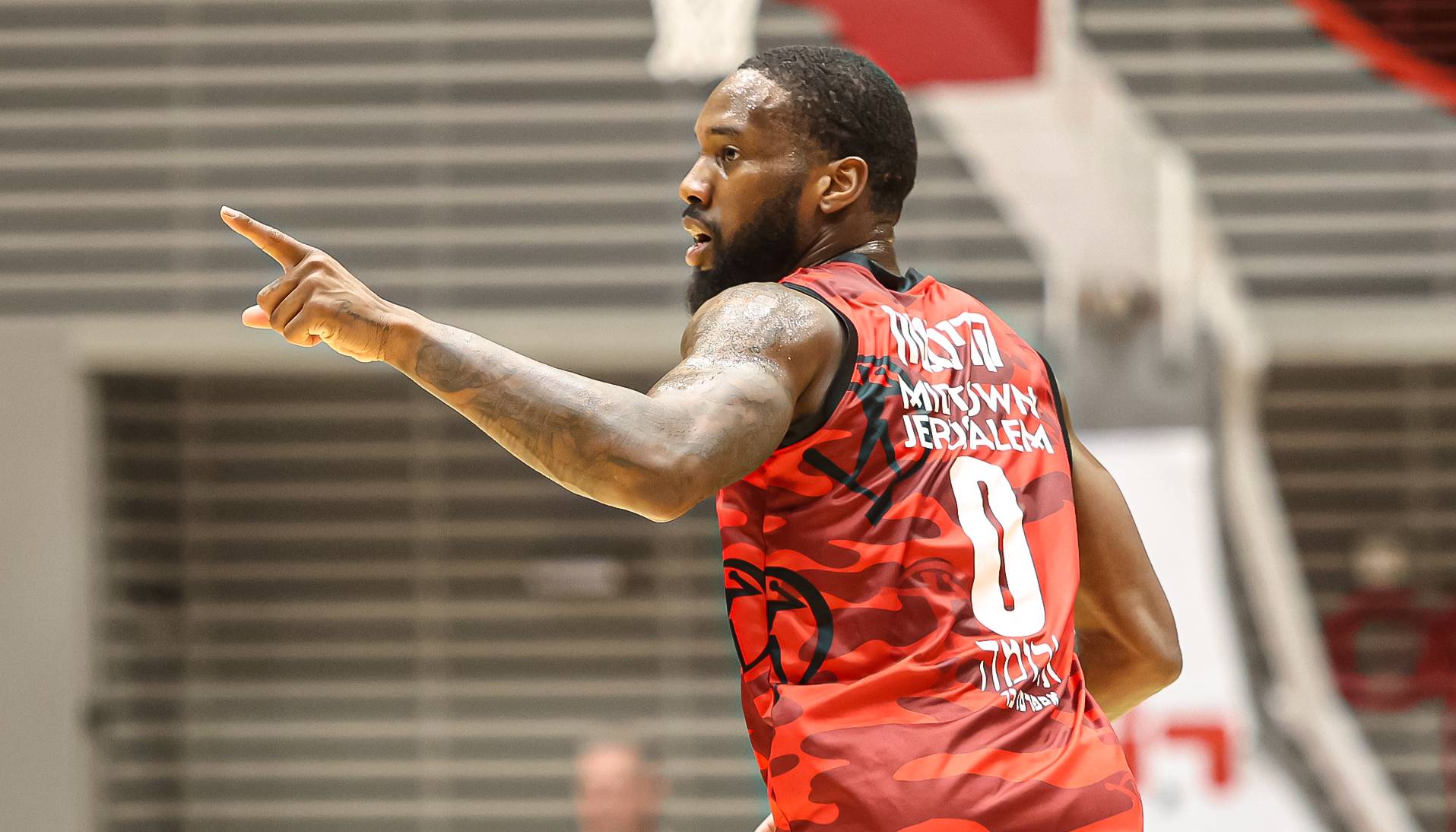 צפו: קאדין קרינגטון חימם את הידית