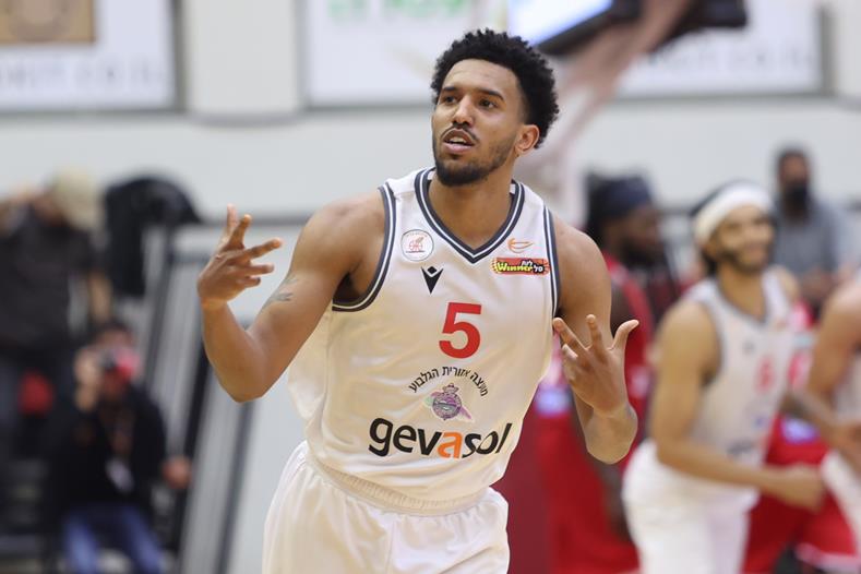 צפו: טופ 5 – השלשות הגדולות של מייקל בריסקר