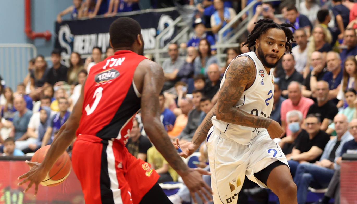 צפו: מופע מסירות מרהיב של די.ג'יי קופר