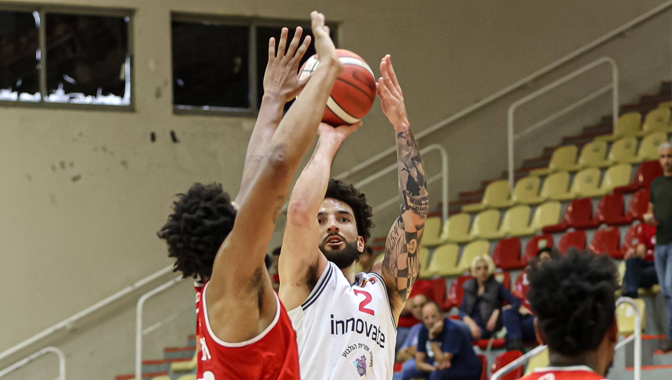 צפו: לונדון פראנטס נפרד מגן נר בטעם טוב