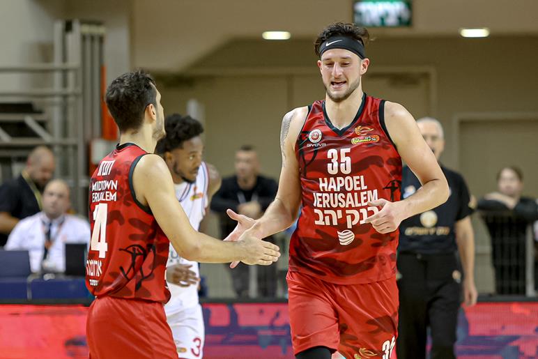 מבט מהדלת האחורית: מערבל הפיק אן רול