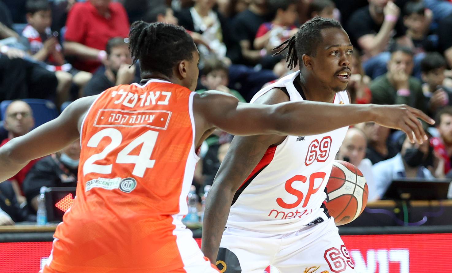 צפו: החזרה הפנטסטית של ג'ייקובן בראון