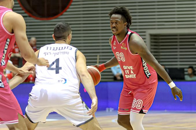 צפו: ג'ייקובן בראון זוהר גם בוורוד