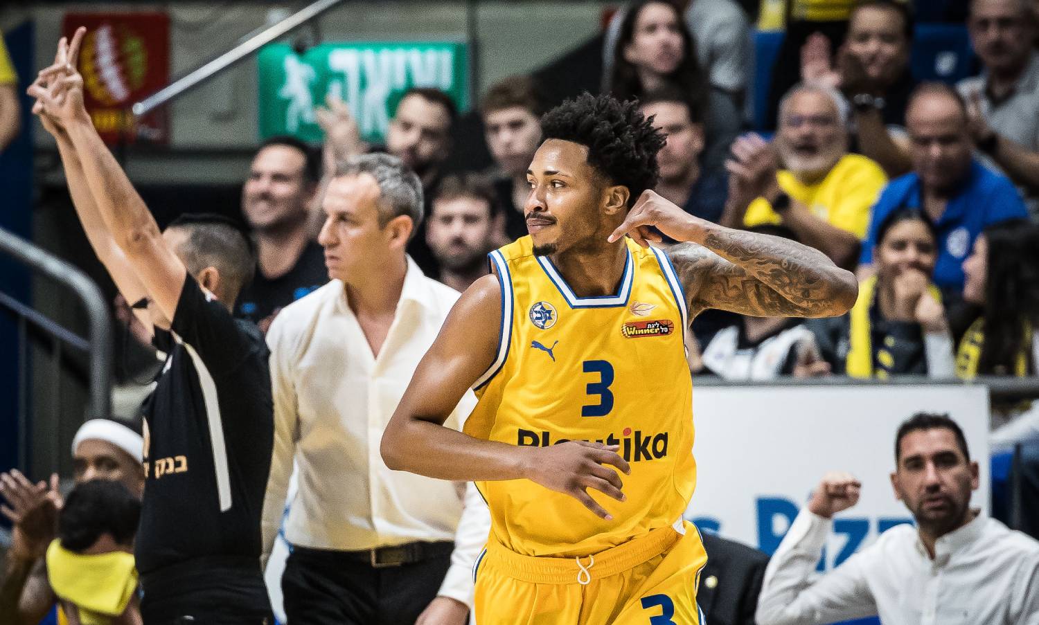 צפו: ג'יילן אדאמס התרגל מהר לצהוב-כחול