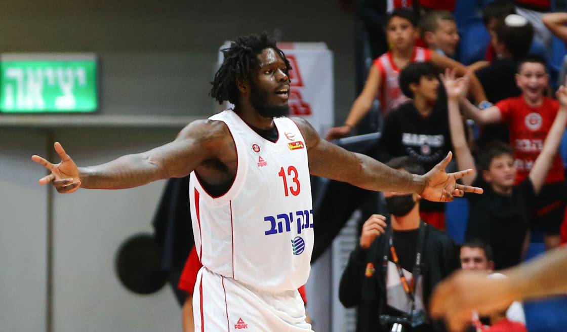 צפו: אנתוני בנט לוהט מעבר לקשת