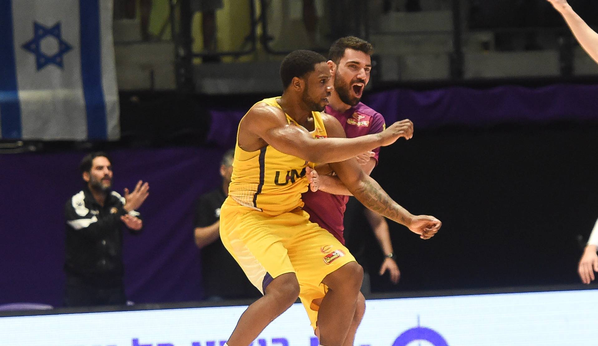 צפו: ג'ו רגלנד הגיע לוהט לרבע הגמר