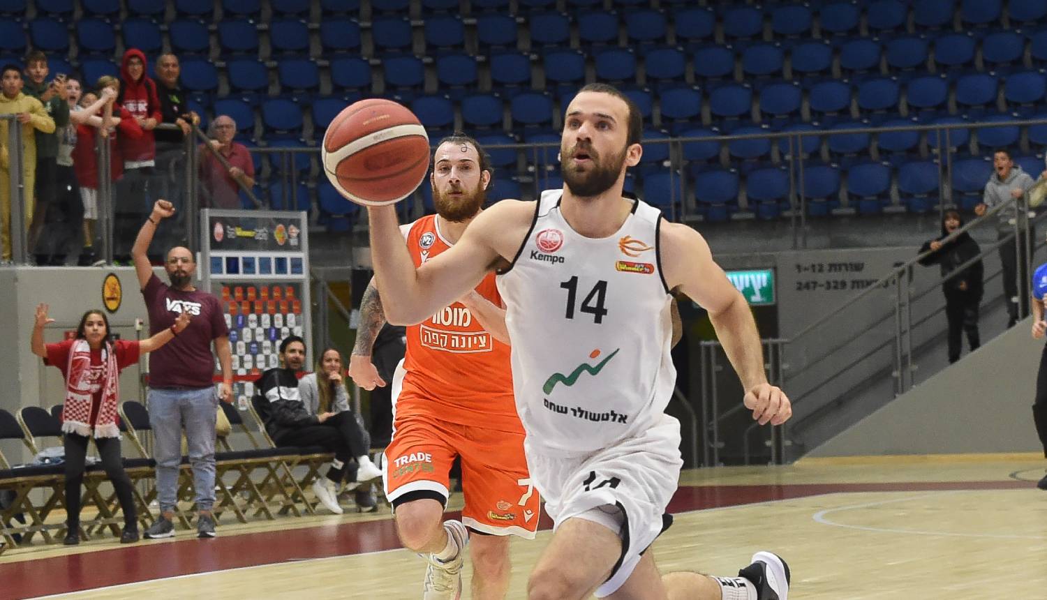 צפו: נטע סגל נכנס לקצב בהתקפה