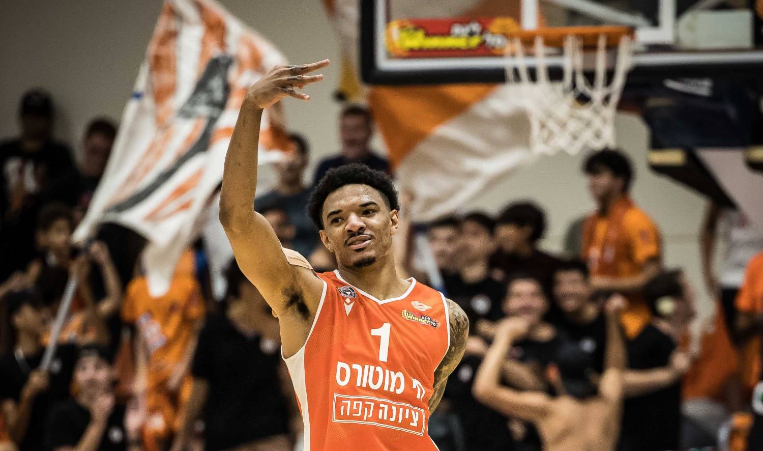 צפו: טיילר ביי טיפס לראשות מלך הסלים