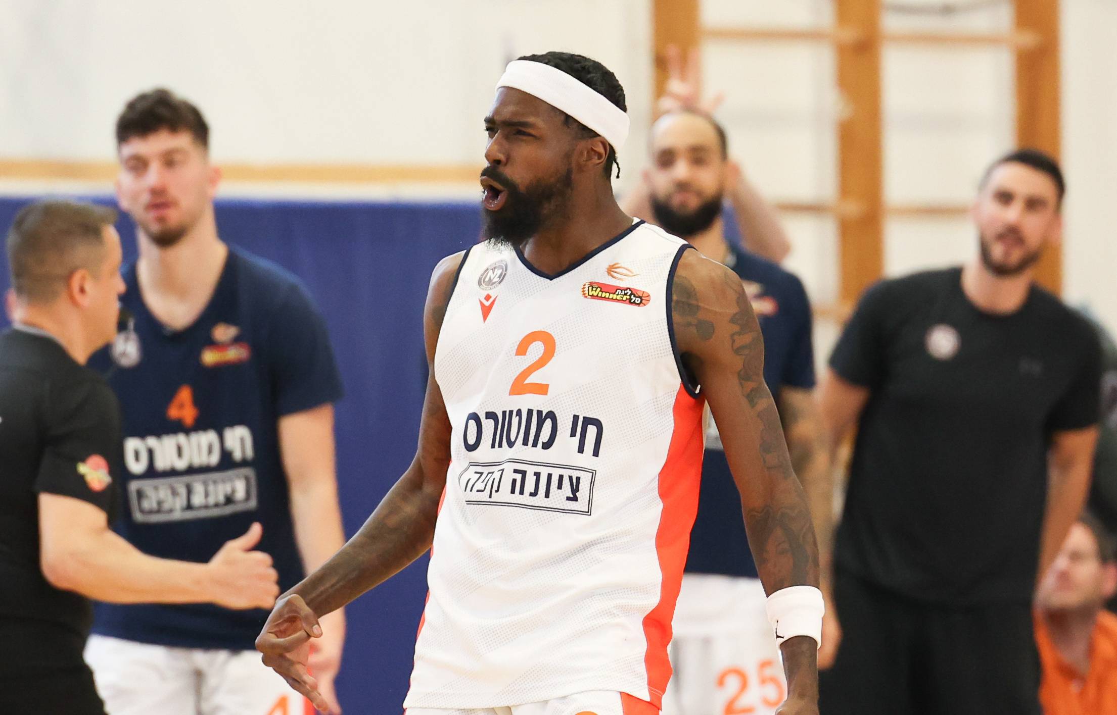 צפו: שאק ביוקנן בכושר קליעה מצוין