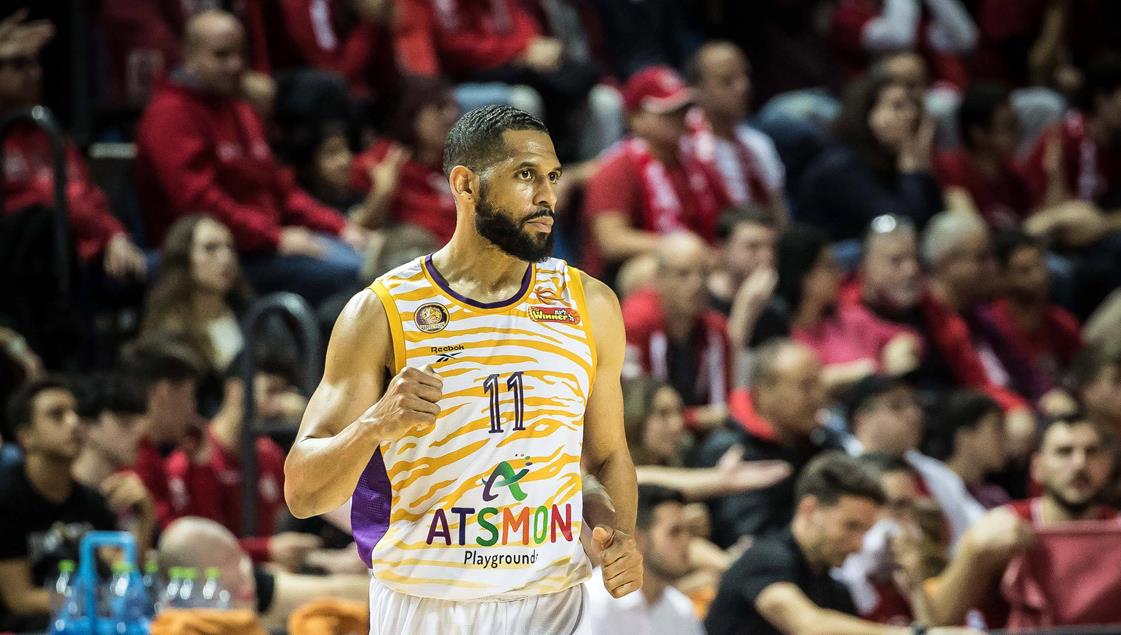 צפו: מבול שלשות של סי.ג'יי האריס