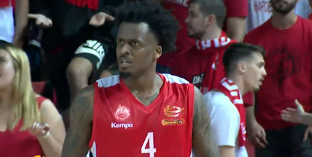 צפו: בכורה יוצאת דופן לאנטוניו בלייקני